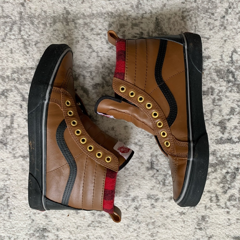 Men’s Vans Boots w/ Buffalo Plaid lining 9.5